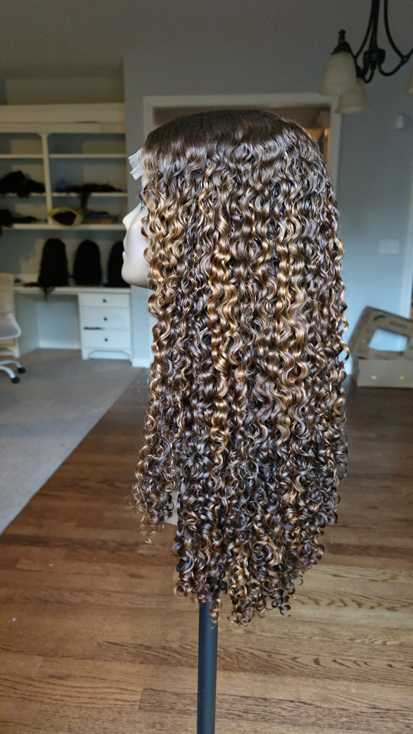 20"PIXIES CURL, 300g with a 5x5 Closure