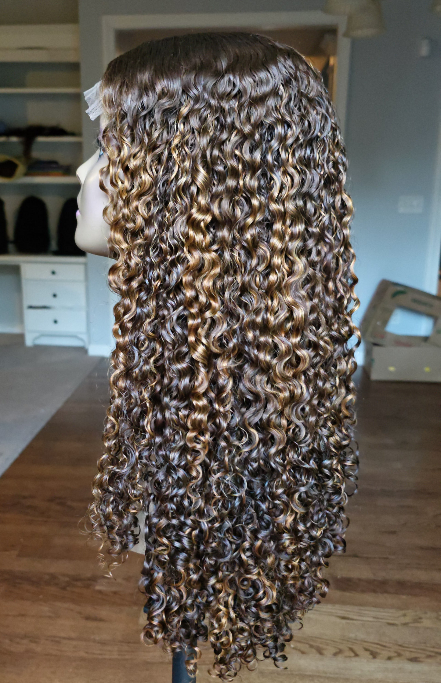 20"PIXIES CURL, 300g with a 5x5 Closure