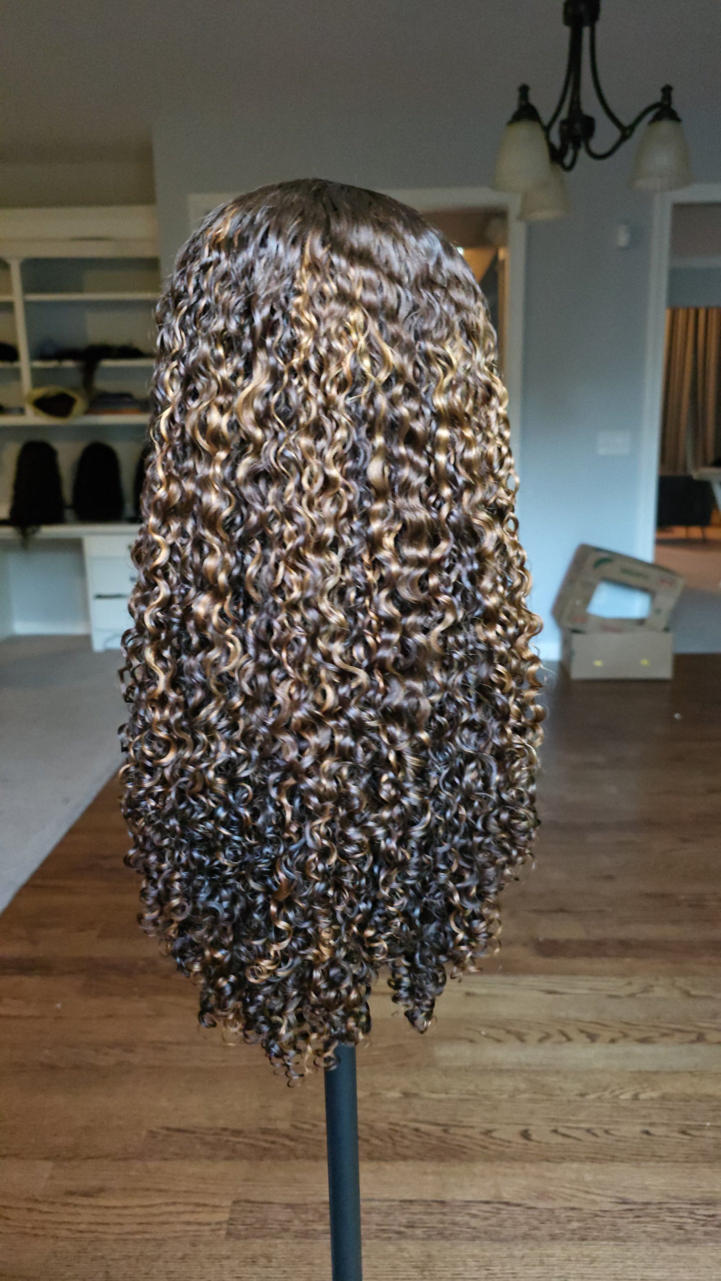 20"PIXIES CURL, 300g with a 5x5 Closure
